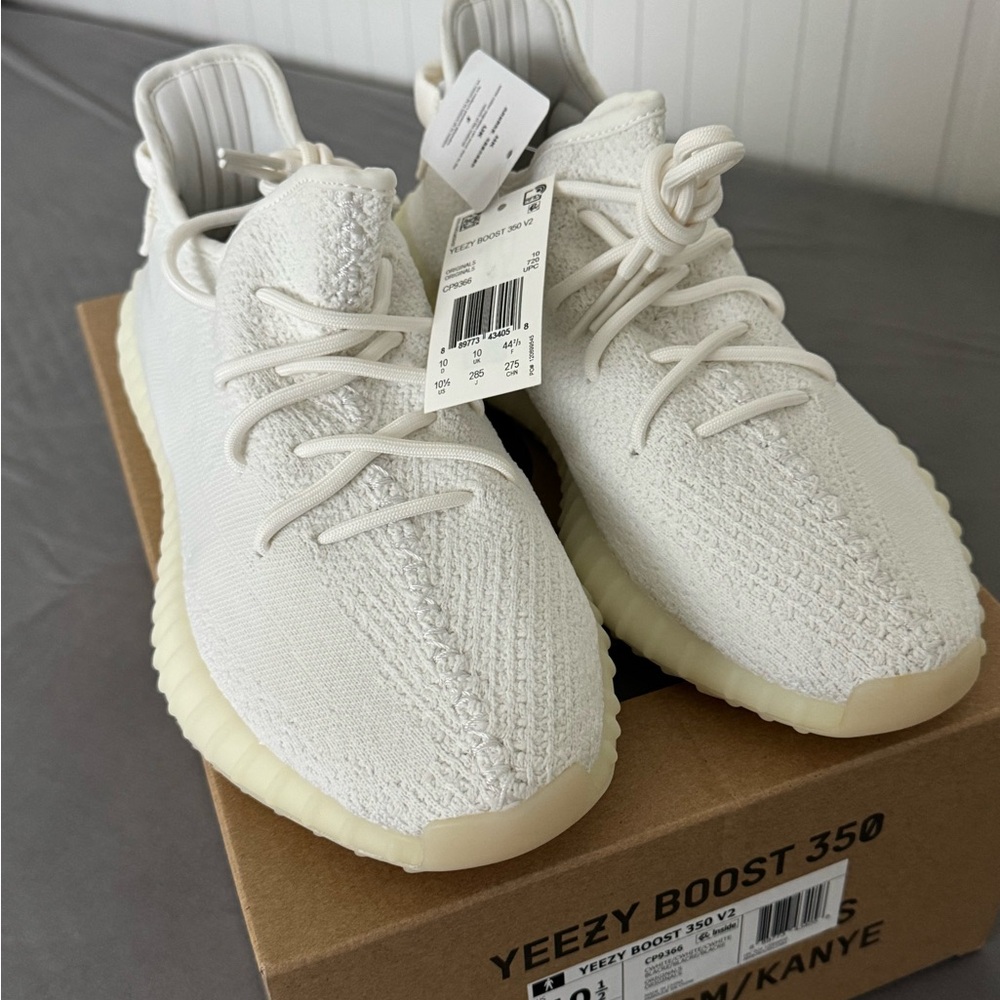 NWT M10.5 Adidas Yeezy Boost 350 V2 in Off-White